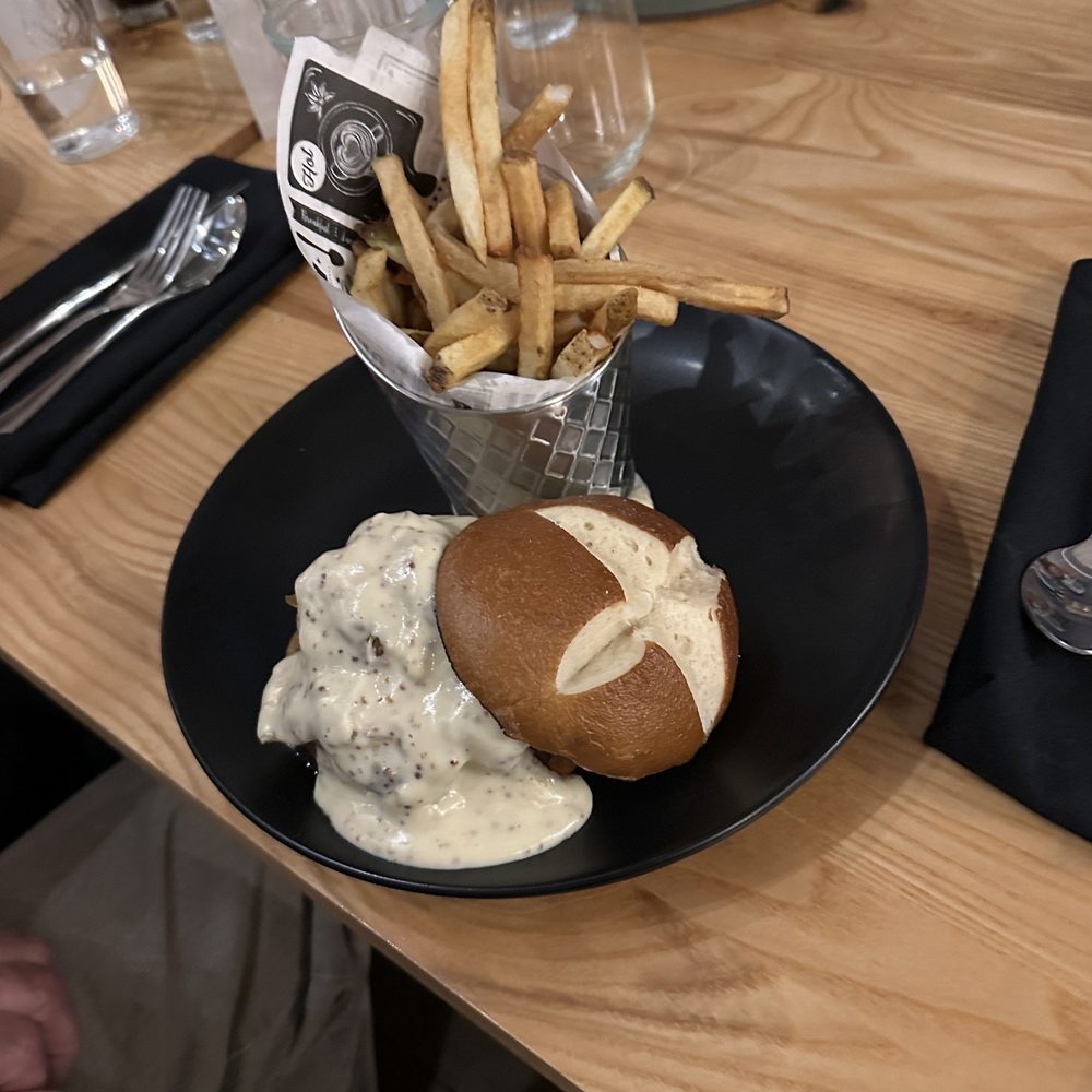 Maine Street Bistro - Smash burger - Seafood Near Me - Brunswick, Maine Maine Street Bistro - Smash burger - Seafood Near Me - Brunswick, Maine