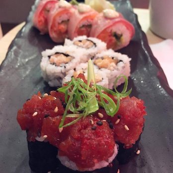 Ryú - (front to back) Tuna poke maki, spicy salmon maki and rainbow Ryú maki - Sushi Bars Near Me - Montreal, Quebec Ryú - (front to back) Tuna poke maki, spicy salmon maki and rainbow Ryú maki - Sushi Bars Near Me - Montreal, Quebec
