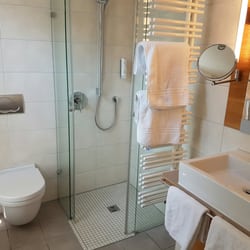 Hotel St. Nepomuk - Stylisches praktisches Bad