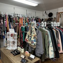The Thrifter Sisters - Great selection of unique pieces