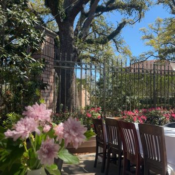 SoLou - Patio Ambience - New American Near Me - Baton Rouge, Louisiana SoLou - Patio Ambience - New American Near Me - Baton Rouge, Louisiana
