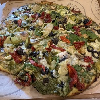 Pieology Pizzeria - Coworker's "Build Your Own" Veggie Pizza. Plenty of vegetarian options for toppings. - Pizza Near Me - Walnut, California Pieology Pizzeria - Coworker's "Build Your Own" Veggie Pizza. Plenty of vegetarian options for toppings. - Pizza Near Me - Walnut, California