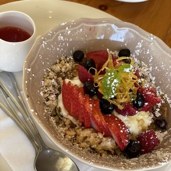 Cream Pot - Fruit and yogurt bowl - Breakfast & Brunch Near Me - Honolulu, Hawaii Cream Pot - Fruit and yogurt bowl - Breakfast & Brunch Near Me - Honolulu, Hawaii