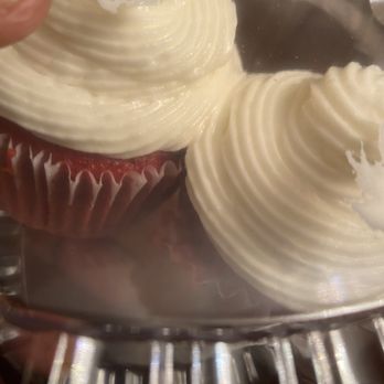 Red Velvet Mama - Cupcakes no pecans - Cupcakes Near Me - Atlanta, Georgia Red Velvet Mama - Cupcakes no pecans - Cupcakes Near Me - Atlanta, Georgia