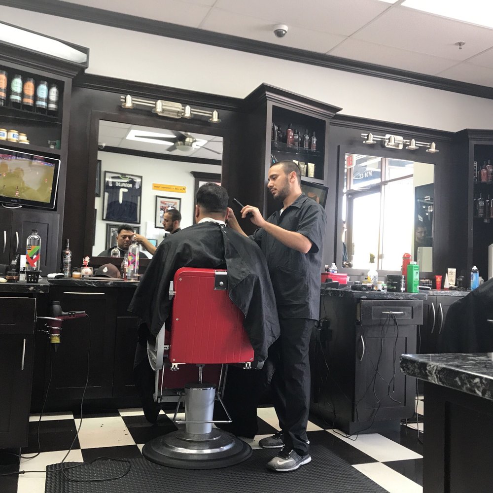 Men's Lounge Barbershop - Hanan is the best  Nice person - Barbers Near Me - Phoenix, Arizona