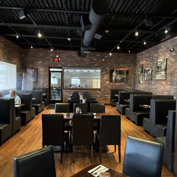 Biggie's - Seating - Seafood Near Me - Carlstadt, New Jersey