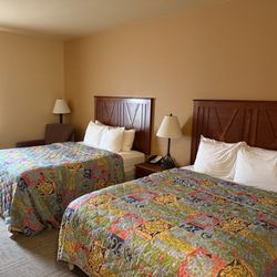 Rodeway Inn & Suites - Room
