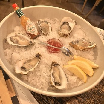 Vigo Seafoodbar - Oysters from the Netherlands and Portugal started the evening. - Seafood Near Me - Den Haag, ZH