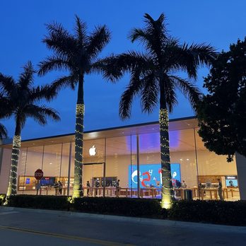 Mercato - Gorgeous Apple Store. As per usual. - Shopping Centers Near Me - Naples, Florida Mercato - Gorgeous Apple Store. As per usual. - Shopping Centers Near Me - Naples, Florida