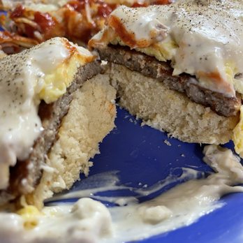 Annies - Biscuits with sausage, scrambled eggs and gravy. Ok. - American Near Me - Cottonwood, Arizona