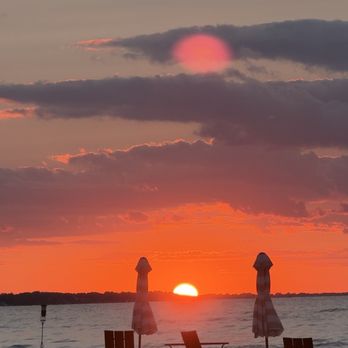 Marge's Lakeside Inn - Sunset Beach - Bars Near Me - Rochester, New York