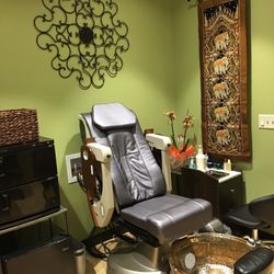 Hygienic Tree Skin & Nail Care - Our beautiful Pedicure chair is ready to give you the best back massage, ever.