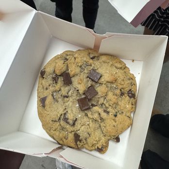 Crumbl - Bellevue - Bakeries Near Me - Bellevue, Washington