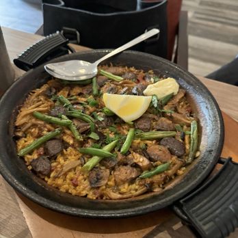 El Cielo - Mushroom paella - Tapas Bars Near Me - Honolulu, Hawaii El Cielo - Mushroom paella - Tapas Bars Near Me - Honolulu, Hawaii