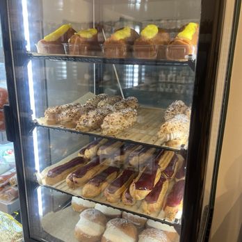 Casasalvo - Amsterdam Ave - Pastry case - Cafes Near Me - New York, New York Casasalvo - Amsterdam Ave - Pastry case - Cafes Near Me - New York, New York
