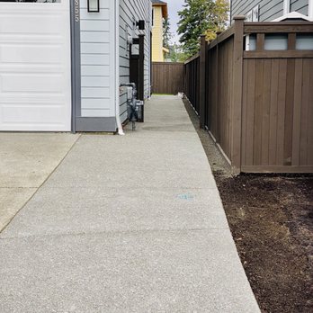Hometown Concrete - Completed concrete pathway on the side of the house - Masonry/Concrete Near Me
