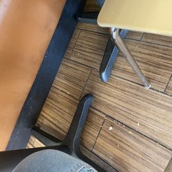 Dunkin' - Filthy floor