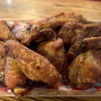 Madison Avenue Pub & Restaurant - chicken wings and carrots - American Near Me - Toronto, Ontario Madison Avenue Pub & Restaurant - chicken wings and carrots - American Near Me - Toronto, Ontario