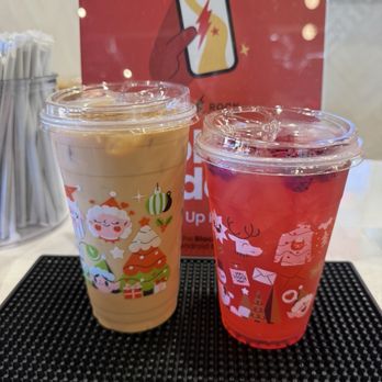 Black Rock Coffee Bar - Cold Brew with cream and strawberry passion green tea with dragonfruit - Coffee & Tea Near Me - Vista, California