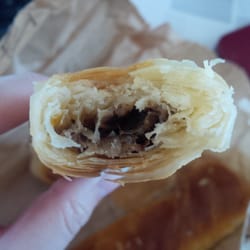 Define Ekmek & Pasta - Kıymalı el açması börek