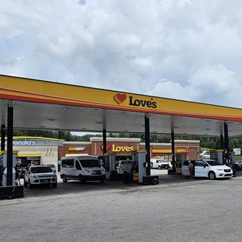 Love's Travel Stop - Gas Stations Near Me - Jasper, Tennessee