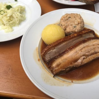 Wintergarten - Gegrilltes Wammerl mit Knödel, Kraut und Soße - Beer Garden Near Me - Munich, BY