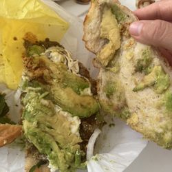 Esta parte no tenía pápalo y es aguacate estaba negro