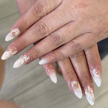 Daisy Nails - GelX manicure, ombré, hand painted design. - Nail Salons Near Me - Lancaster, California