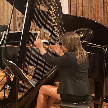 Harpist Minta Spencer - Performing Arts Near Me Harpist Minta Spencer - Performing Arts Near Me