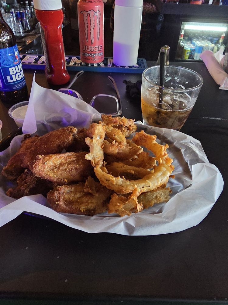 Rattlesnake Roadhouse Logo