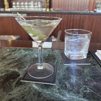 Metropolitan Grill - Martini - American Near Me - Seattle, Washington