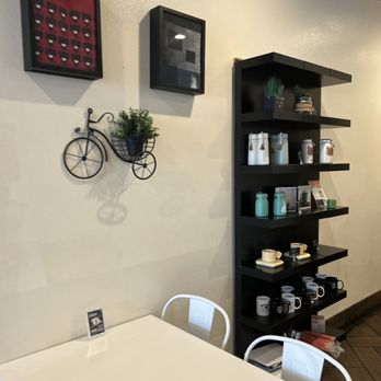 Em-Tea - Cool decorations & Merch for sale - Bubble Tea Near Me - Merced, California