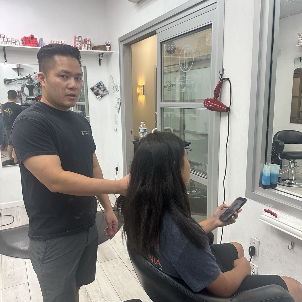 Brian Guy Studio 14 - Showing Ryan the style we wanted - Hair Stylists Near Me - Irvine, California Brian Guy Studio 14 - Showing Ryan the style we wanted - Hair Stylists Near Me - Irvine, California