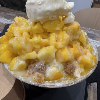 Snowday - Mango Bingsu - Desserts Near Me - Thornhill, Ontario