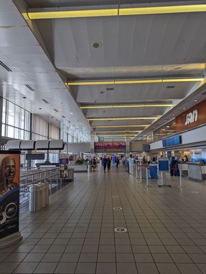 Jackson-Medgar Wiley Evers International Airport by null