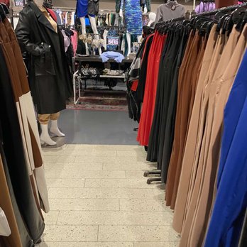 AKIRA - Shoe Stores Near Me - Schaumburg, Illinois