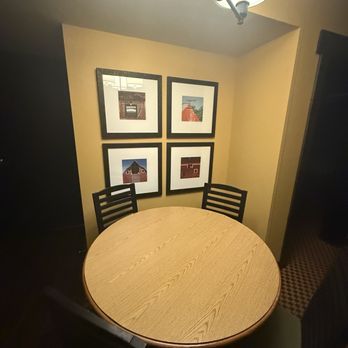 Bear Creek Mountain Resort - Dining Table in Deluxe Two Queen Bed Suite - Ski Resorts Near Me - Macungie, Pennsylvania