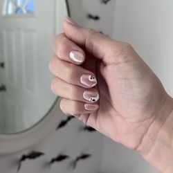425 Nail Bar & Pedi Lounge - Cute ghost nails by Jo