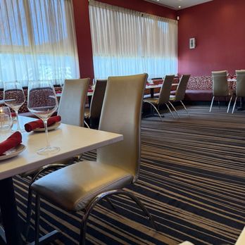 Ocean Zen - Dining room - Sushi Bars Near Me - Springfield, Missouri