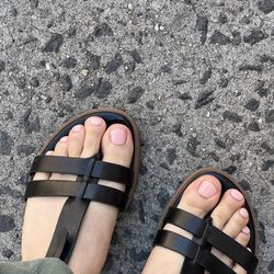 Raquelle Nail Bar - Regular polish pedicure