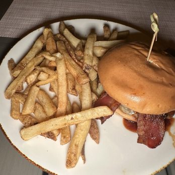 Society Table - Whiskey barbecue burger - Cafes Near Me - St. Pete Beach, Florida Society Table - Whiskey barbecue burger - Cafes Near Me - St. Pete Beach, Florida