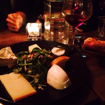 La Bascule - Assiette fromage avec notamment mozza et petite salade roquette pignon trop bonne - Wine Bars Near Me - Paris, 75 La Bascule - Assiette fromage avec notamment mozza et petite salade roquette pignon trop bonne - Wine Bars Near Me - Paris, 75
