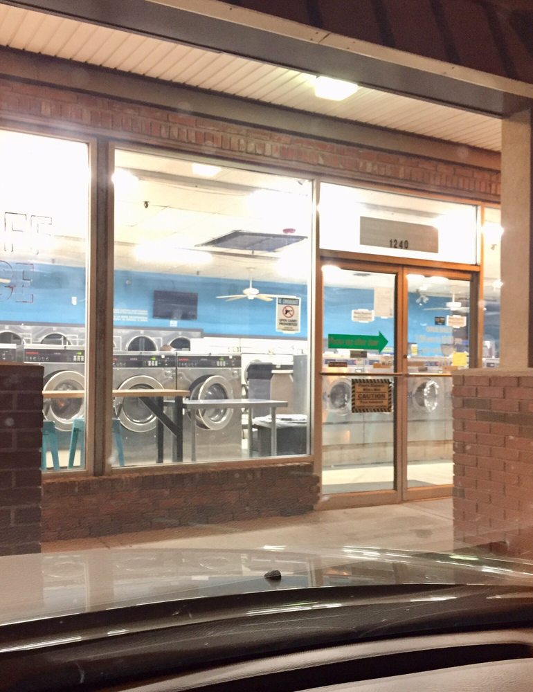 BUBBLE ROOM COIN LAUNDRY Updated September 2024 1240 E Park St