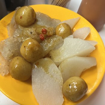 合益泰小食 - Their trio dish:  fish ball, pork skin, and turnip.  I'd say you can skip too - just focus on their jook and rice roll - Hong Kong Style Cafe Near Me - Hong Kong, HK