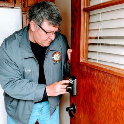 Fast Eddys Keys Express - Locksmith from Fast Eddys Keys Express working with a keyless entry.