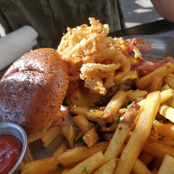 Eureka! - Delicious burger - American Near Me - Santa Barbara, California