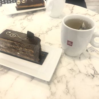 Eclairons - Opera and Jasmine green tea - Desserts Near Me - Arlington, Virginia