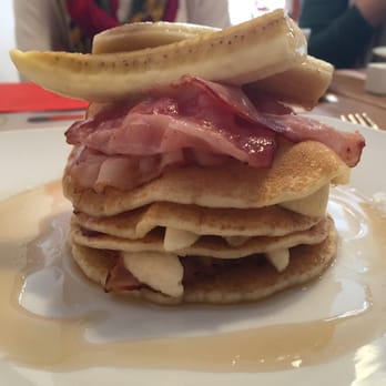 Den Noc - Close up of bacon banana maple syrup - Bistros Near Me - Prague, Puerto Rico Den Noc - Close up of bacon banana maple syrup - Bistros Near Me - Prague, Puerto Rico