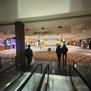 AMC River East 21 - Cinema Near Me - Chicago, Illinois