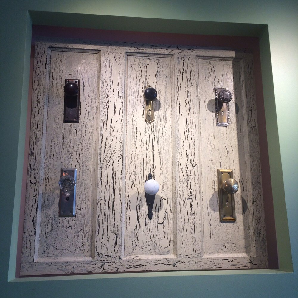 22 Square Restaurant - Wall decor - American Near Me - Savannah, Georgia